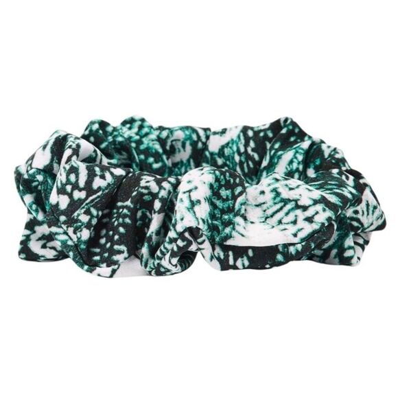 Lululemon Fringe Fighter Reversible Headband and Lululemon Uplifting Scrunchie - Picture 12 of 16